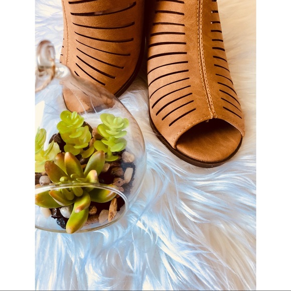 Sandals | - Picture 2 of 5